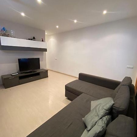 Cozy Apartment At A Great Location! L’Hospitalet de Llobregat Exterior foto