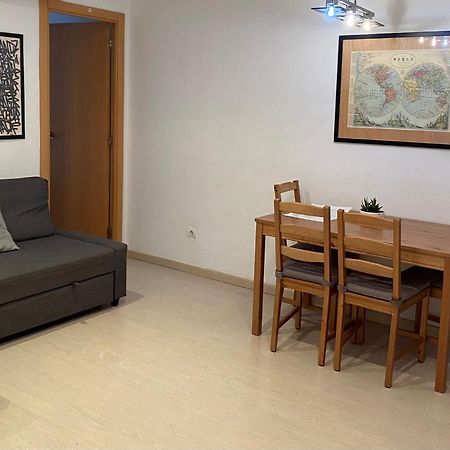 Cozy Apartment At A Great Location! L’Hospitalet de Llobregat Exterior foto