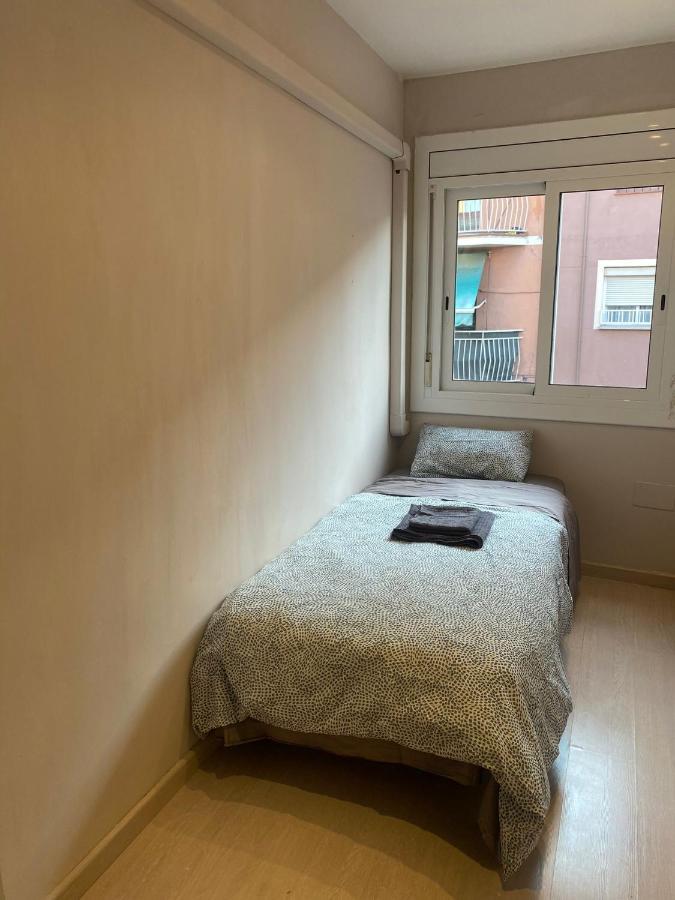 Cozy Apartment At A Great Location! L’Hospitalet de Llobregat Exterior foto