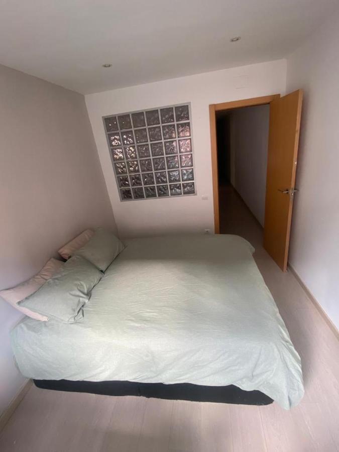 Cozy Apartment At A Great Location! L’Hospitalet de Llobregat Exterior foto