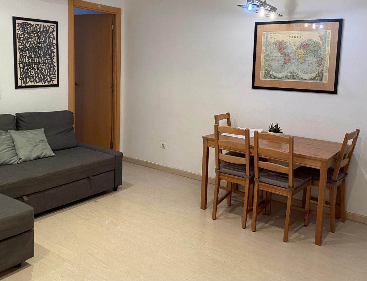 Cozy Apartment At A Great Location! L’Hospitalet de Llobregat Exterior foto